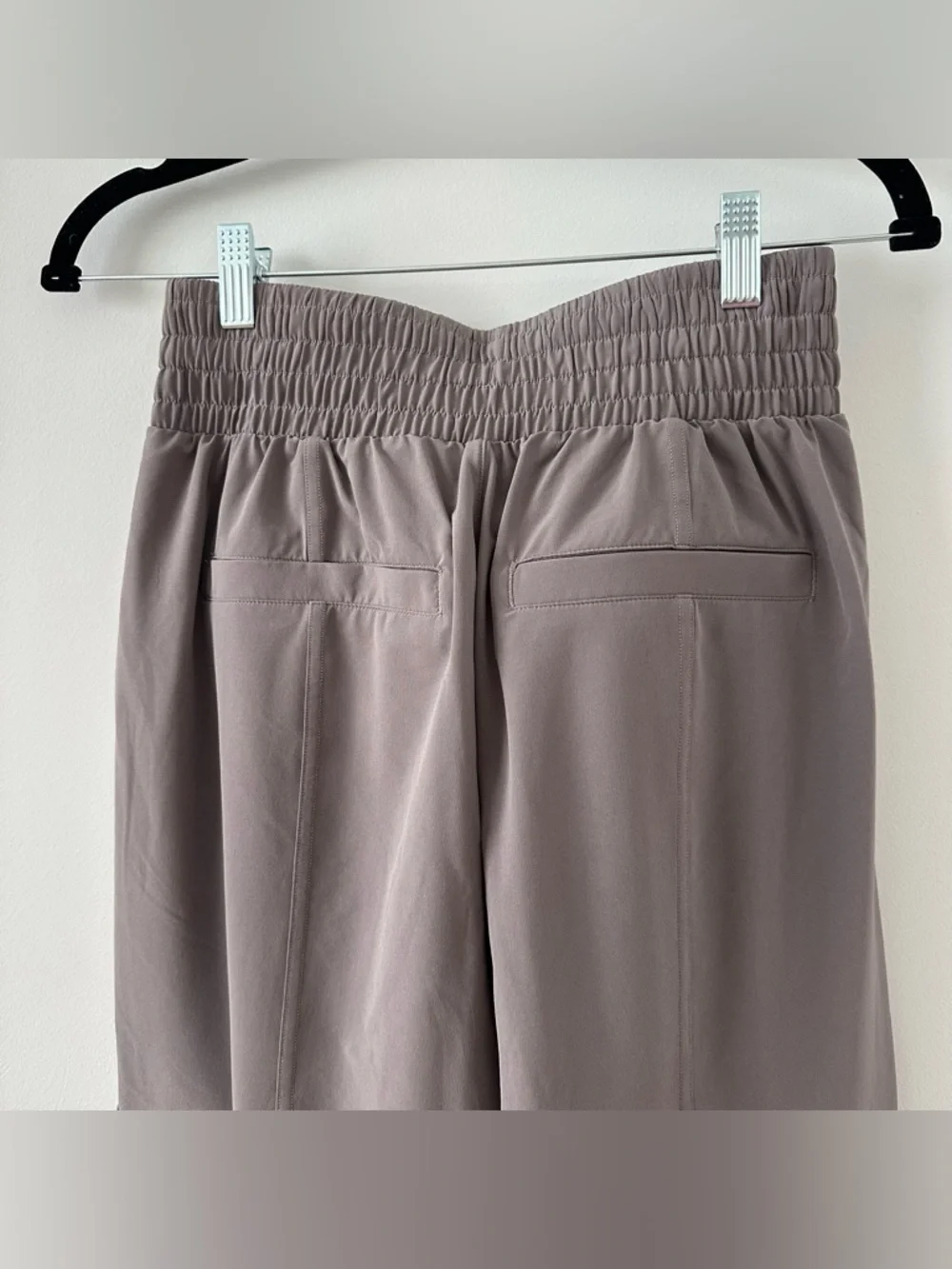 Spanx Out Of Office Cargo Joggers Sweatpants Smoke Taupe Brown Drawstring Small - Picture 13 of 13